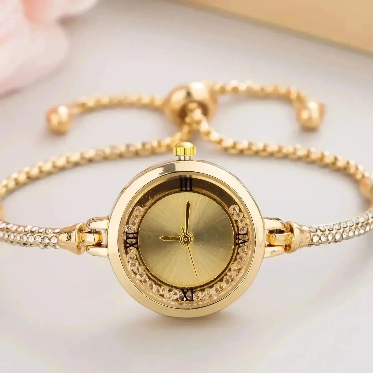 Fashion Women's Wristwatch Gold Bracelet Small Dial Elegant Watch New Cute Women Steel Bracelet Watch Quartz Wristwatch